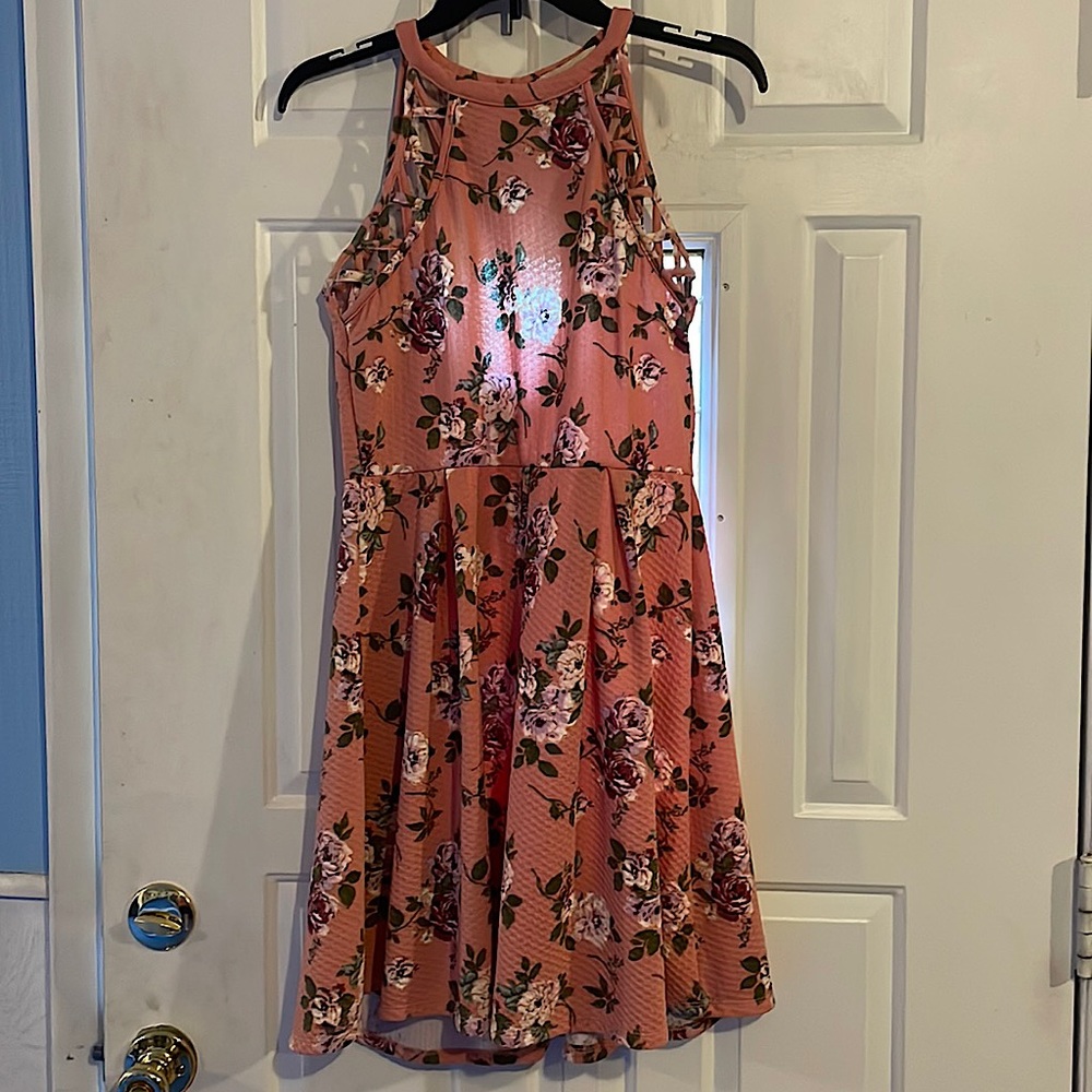 A beautiful floral pink dress (juniors) ,Rewind, in very good condition